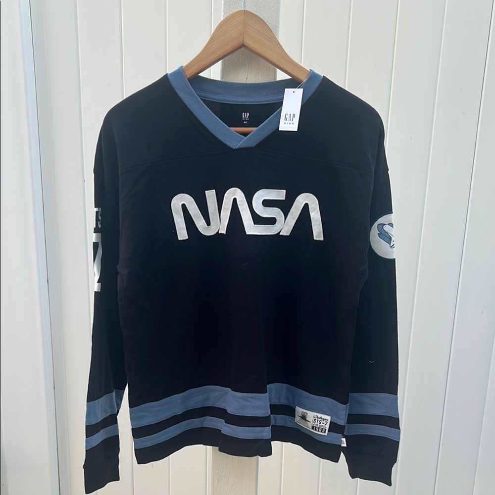 GAP Black and Blue Crewneck Sweaters